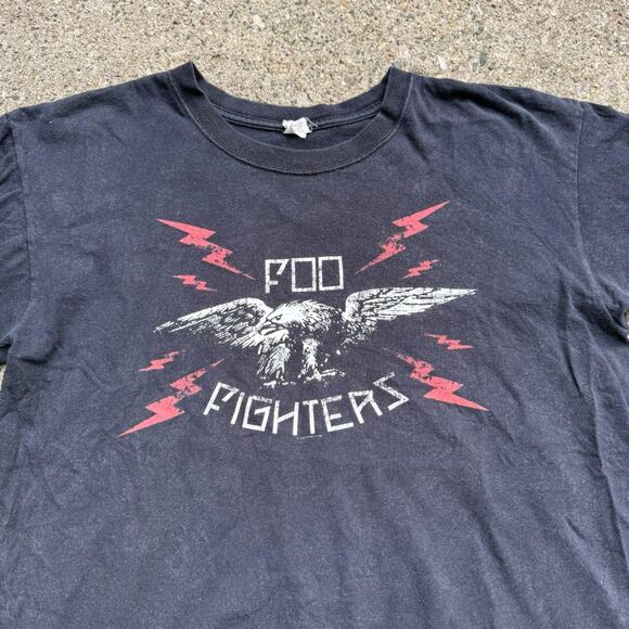 Vintage Y2K Foo Fighters Rock Band Black & Red T Shirt - Picture 2 of 4